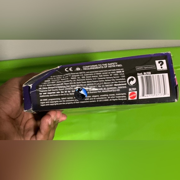 Autographed WWE Elite Bret Hit Man Hart Wrestlemania Flashback Unopened Box - Picture 4 of 6